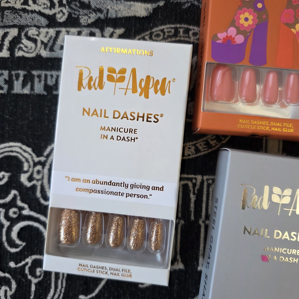Red Aspen Press-On Nails Set - Multi-Color Collection - Picture 2 of 6
